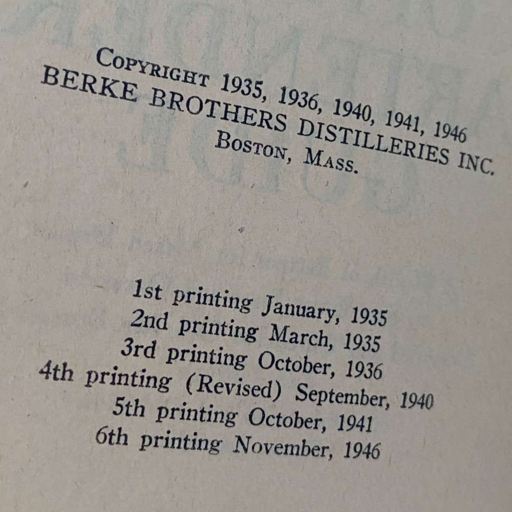 Vintage 1946 Printing of Old Mr. Boston De Luxe Official Bartender's Guide - Picture 6 of 6